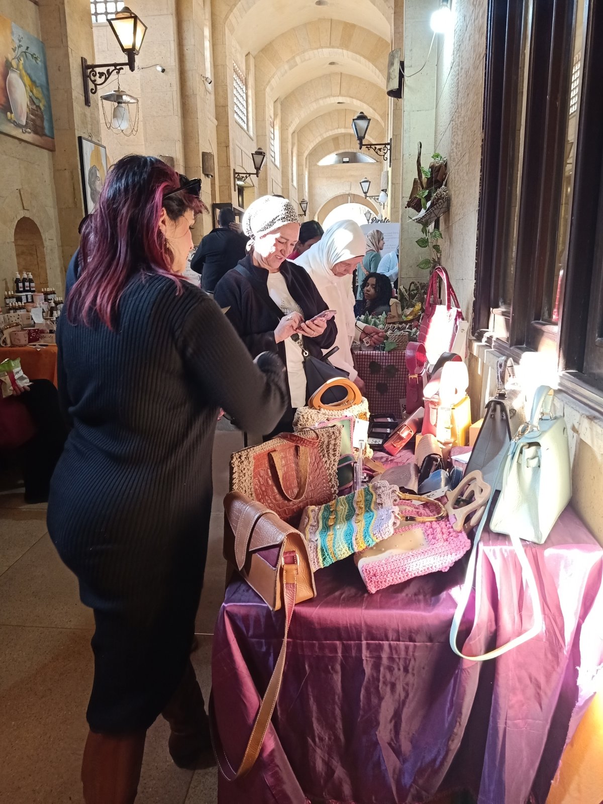 بالأرقام والقصص: ماذا حققت معارض اطلع للنور للحرفيين؟