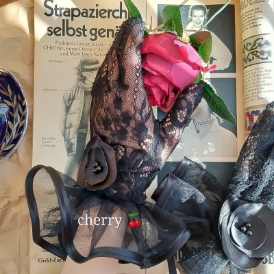 جوانتى دانتيل أسود 