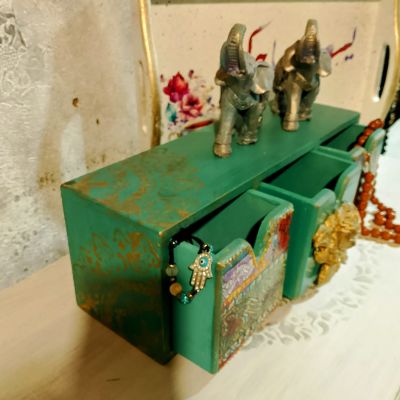 منظم الاكسسوارات والميكب 