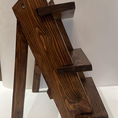 استاند علي شكل سلم متعدد الاستخدامات ويستخدم في تقديم الطعام في الايفنتات