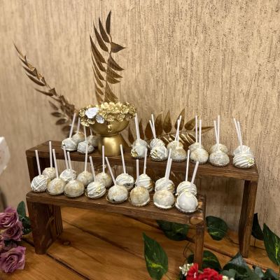 طقم استاند  مكون من ٣ طوابق مختلفه المقاسات 