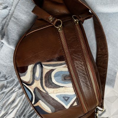 شنطه وسط جلد طبيعي