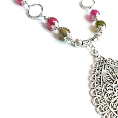 سلسله من حجر عقيق الوان 