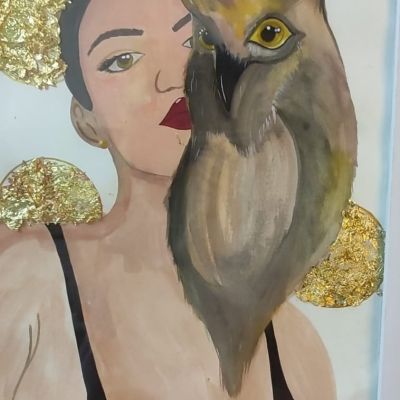 فتاة البومه