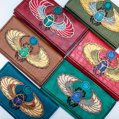 Genuine leather wallet with divided pockets