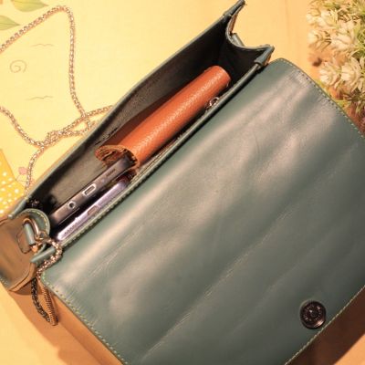 كلاتش جلد طبيعي