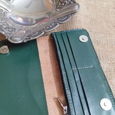 محفظه جلد طبيعي بحفر يدوي لون اخضر