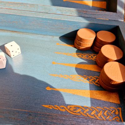 لعبه الطاولة 