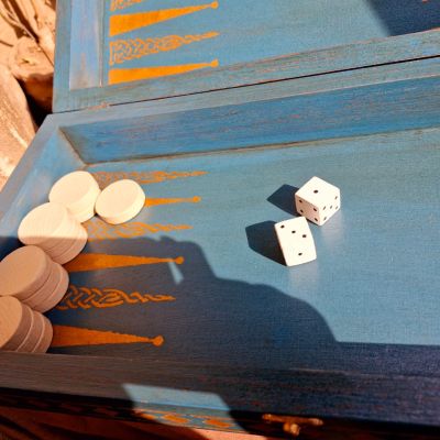 لعبه الطاولة 