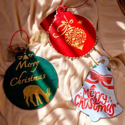 عليقات تزين لكريسماس