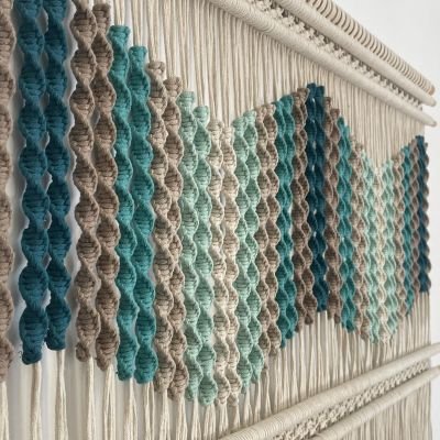 جدارية مكرمية ملونة