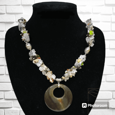  قلاده من كسر حجر عقيق الوان 