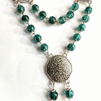 قلاده من حجر مرمر لون اخضر