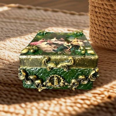 صندوق تذكار رعوي ذهبي