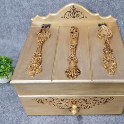 منظم لأدوات المائده