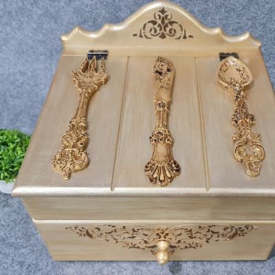 منظم لأدوات المائده