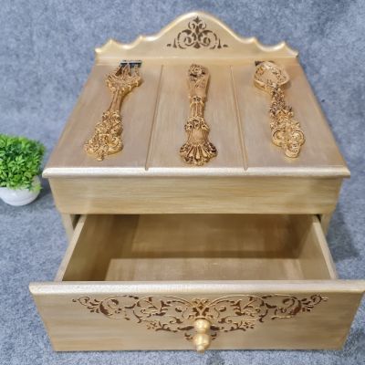 منظم لأدوات المائده