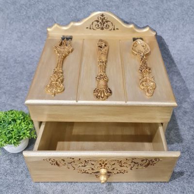 منظم لأدوات المائده