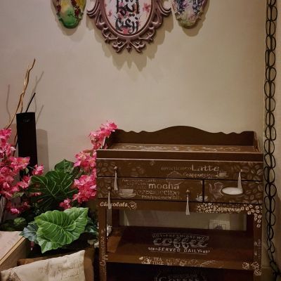 طاولة لركن القهوة