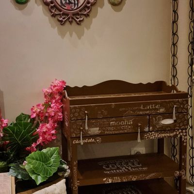 طاولة لركن القهوة