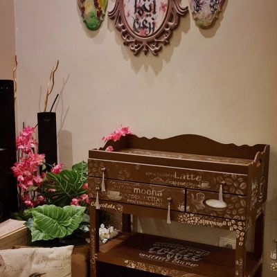 طاولة لركن القهوة