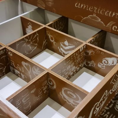 طاولة لركن القهوة