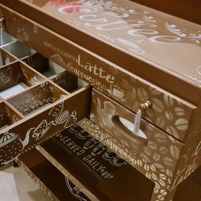 طاولة لركن القهوة