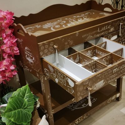 طاولة لركن القهوة