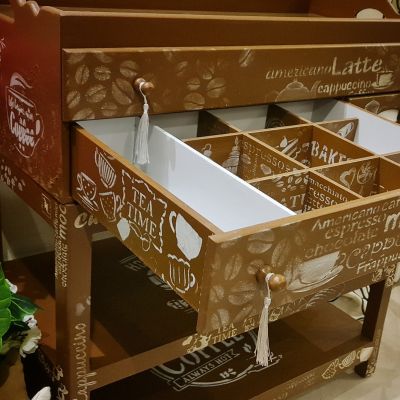 طاولة لركن القهوة