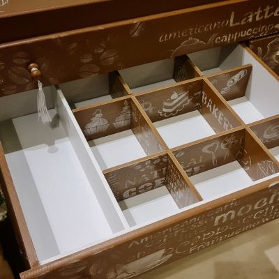 طاولة لركن القهوة