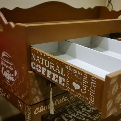 طاولة لركن القهوة