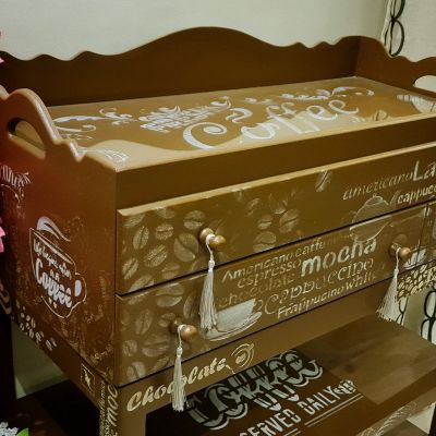 طاولة لركن القهوة