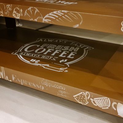 طاولة لركن القهوة