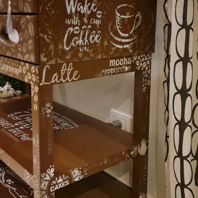 طاولة لركن القهوة