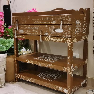 طاولة لركن القهوة