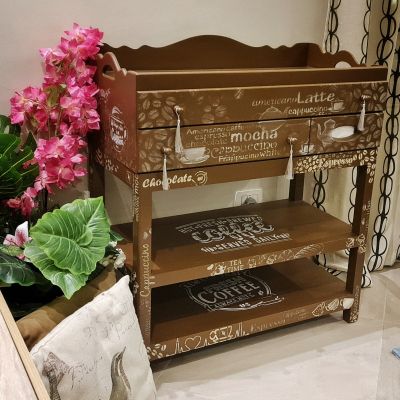 طاولة لركن القهوة