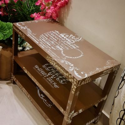 طاولة لركن القهوة