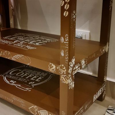 طاولة لركن القهوة