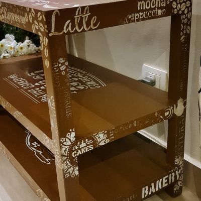 طاولة لركن القهوة