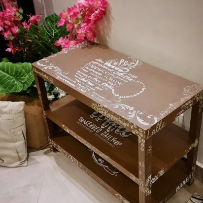 طاولة لركن القهوة