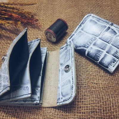 Cash and cash holder