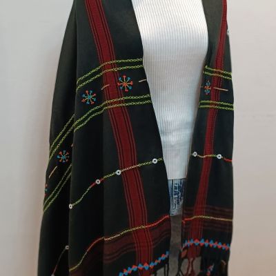 شال صوف خفيف مطرز يدوى فى سيوة