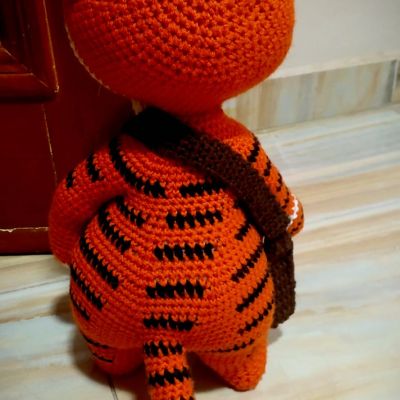 نمر لابس شنطه