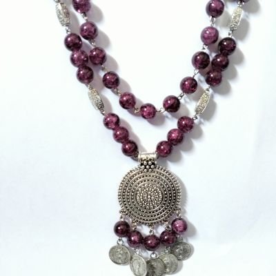 قلاده من حجر مرمر موف اللون 