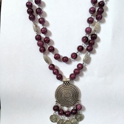 قلاده من حجر مرمر موف اللون 