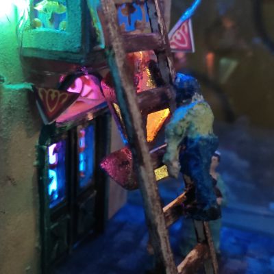 فانوس رمضان بداخله مشهد من شارع مصري فى رمضان 