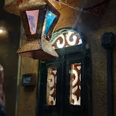 فانوس رمضان بداخله مشهد من شارع مصري فى رمضان 