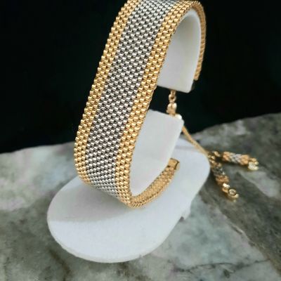 مجموعة الفضى بأطراف ذهبى من خرز الميوكى