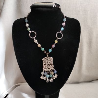 قلاده من حجر مرمر لون أزرق 