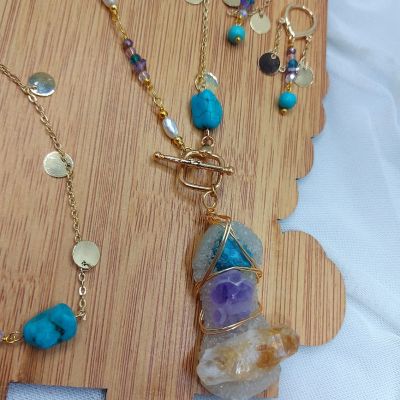 طقم سلسله وانسيال وحلق من احجار الكوارترز والفيروز 